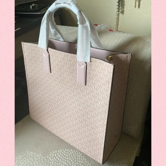 ✨MICHAEL KORS✨Authentic Michael Kors Large Tote!